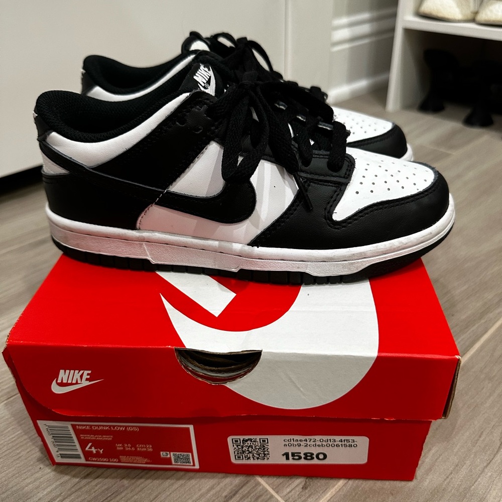 Nike panda dunk low